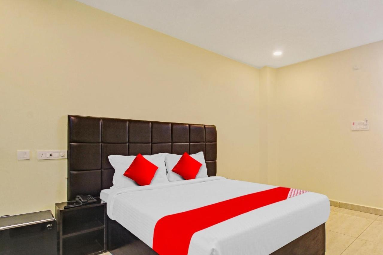 Super Hotel O Lakshmi Royal Inn Warangal Esterno foto