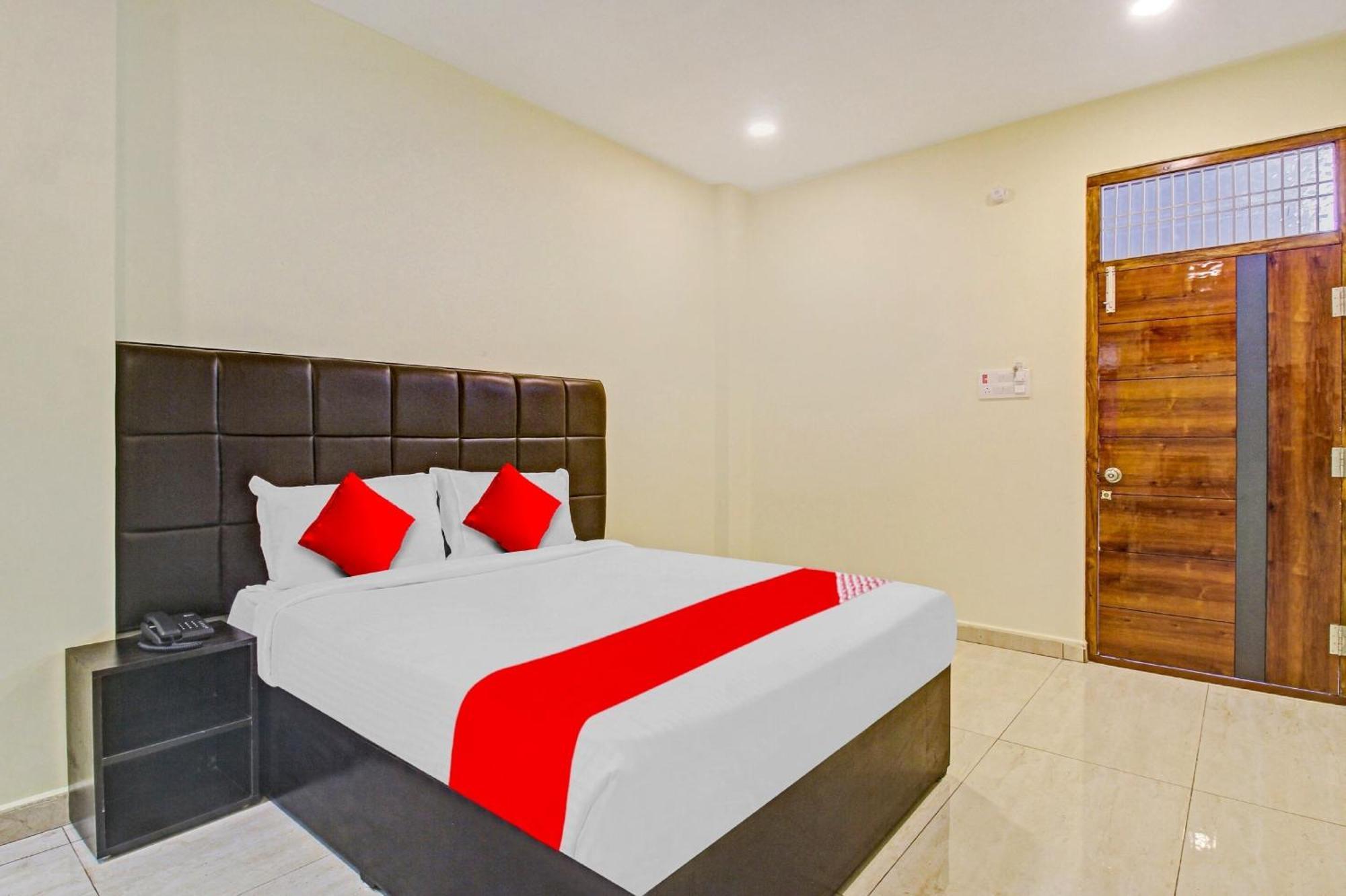 Super Hotel O Lakshmi Royal Inn Warangal Esterno foto