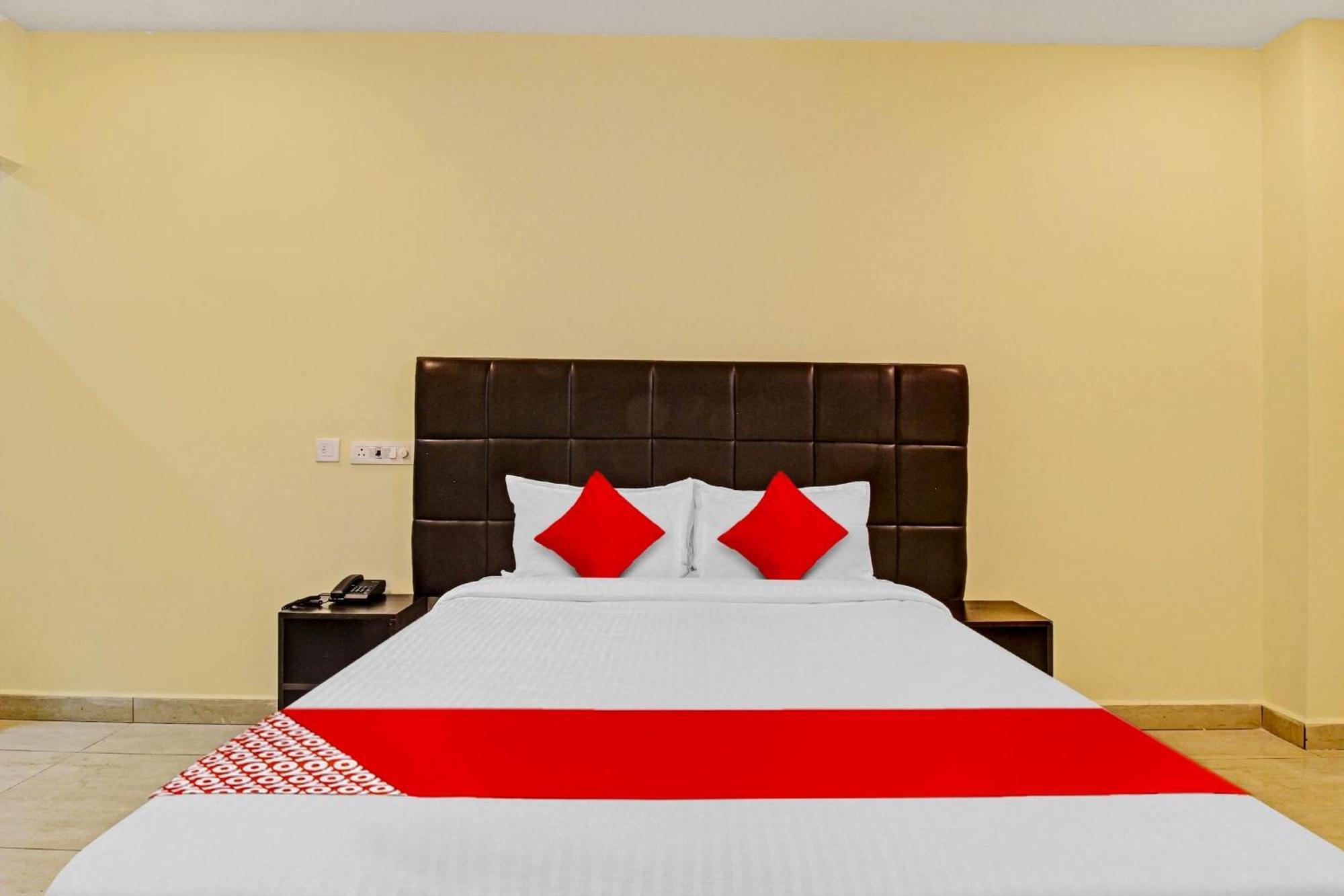 Super Hotel O Lakshmi Royal Inn Warangal Esterno foto