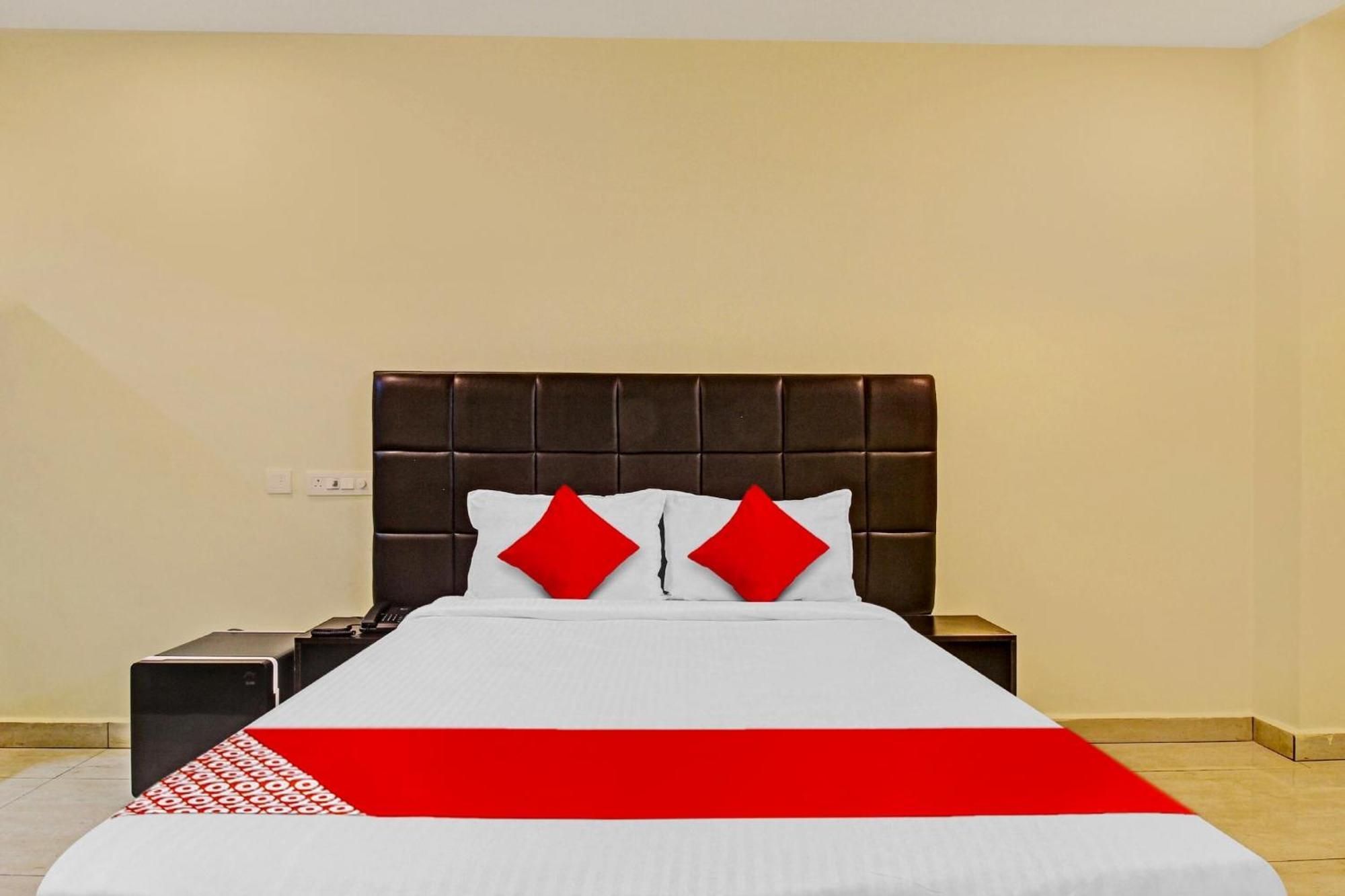 Super Hotel O Lakshmi Royal Inn Warangal Esterno foto
